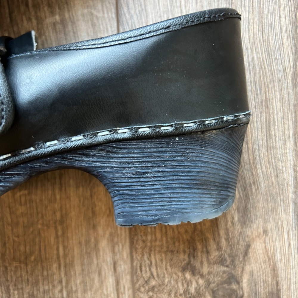 Stylish Black Leather Mules by [Brand] - Picture 6 of 11